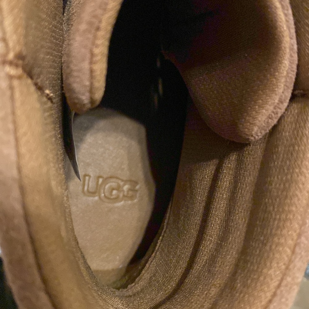 NWOT UGG Zilo II high top leather sneaker; SUEDE DARKER ON RIGHT SHOE TIP - Picture 8 of 11